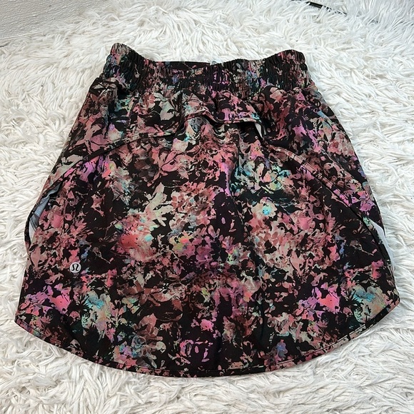 Lululemon Hotty Hot High-Rise Skirt *Long Stencil Blossom Red Multi / Sheer Blue - Picture 6 of 8